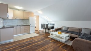 A modern apartment with a kitchen, dining area, and living room. - Apartments Mirela (Crikvenica)
