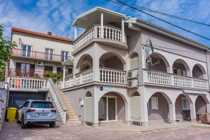 Building design - Apartments Mirela (Crikvenica)