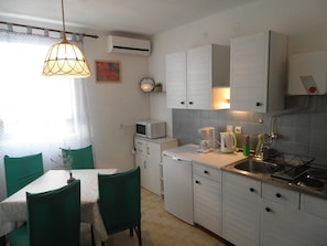 Apartment, 2 Doppelbetten | Eigene Küche | Herdplatte, Kochgeschirr/Geschirr/Besteck