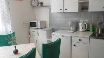 Apartment, 2 Doppelbetten | Eigene Küche | Herdplatte, Kochgeschirr/Geschirr/Besteck