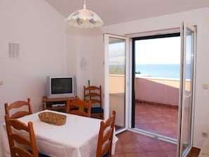 Apartment, Multiple Beds | Private kitchen | Cookware/dishes/utensils