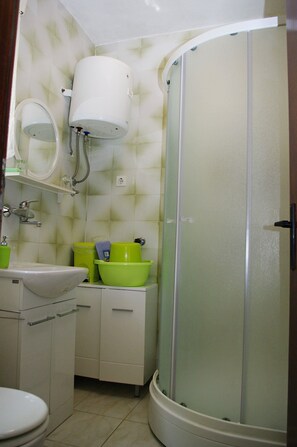 Apartment, Multiple Beds | Bathroom | Shower - Apartments Roko Bilo (Primosten)