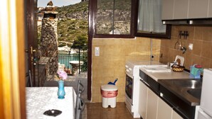 Apartment, 1 Double Bed with Sofa bed | Private kitchen | Cookware/dishes/utensils - Apartments Roko Bilo (Primosten)