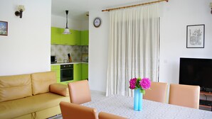 Apartment, Multiple Beds | Living room | TV - Apartments Roko Bilo (Primosten)