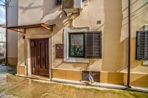 Apartment, Multiple Beds | Front of property