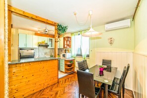Apartment, Multiple Beds | Private kitchen