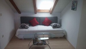 Apartemen, 1 Tempat Tidur Double dengan tempat tidur Sofa | Ruang keluarga | TV
