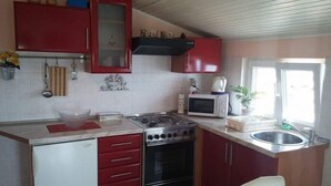 Apartemen, 1 Tempat Tidur Double dengan tempat tidur Sofa | Dapur pribadi | Kompor, mesin pencuci piring, dan peralatan masak/sendok-piring