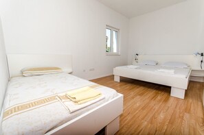 Free WiFi, bed sheets - Apartments Tonči OG (Okrug)