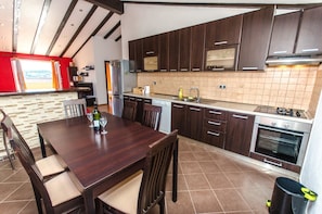Apartment, Multiple Beds | Private kitchen