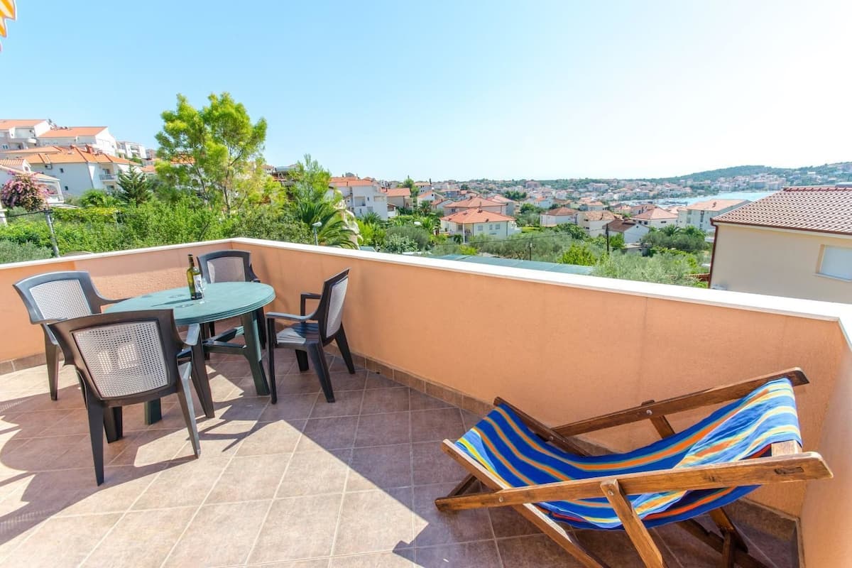 Apartamento, várias camas | Sacada