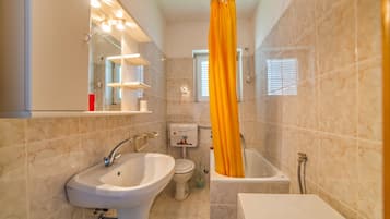 Appartement, plusieurs lits | Salle de bain