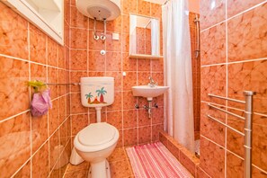 Apartment, Multiple Beds | Bathroom