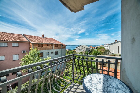 Apartment, Mehrere Betten | Balkon