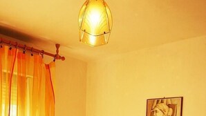 واي فاي مجانًا وملاءات أسرّة