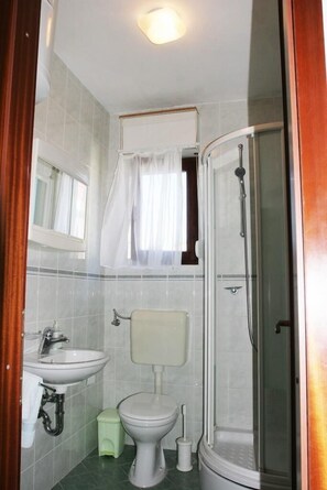 Apartment, 1 Double Bed | Bathroom | Shower