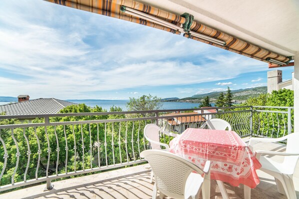 Apartment, Mehrere Betten | Balkon