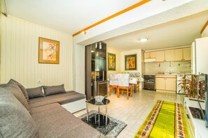 Apartment, 1 Doppelbett und Schlafsofa | Wohnzimmer | Fernseher