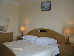Free WiFi, bed sheets - Apartments Mahić (Rab)