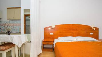 Free WiFi, bed sheets