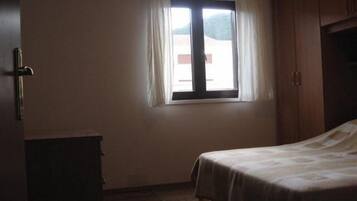 Apartment, 2 Doppelbetten | Kostenloses WLAN, Bettwäsche