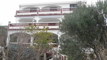 Apartment, 2 Doppelbetten | Außenbereich