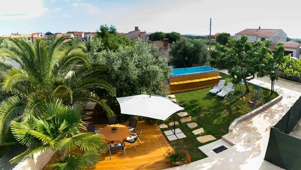 Vila, várias camas | Jardim