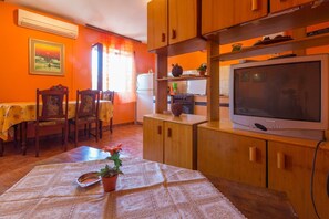 Apartment, Multiple Beds | Private kitchen | Stovetop, cookware/dishes/utensils - Apartments Luić (Crikvenica)