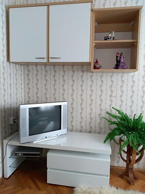 Apartment, Multiple Beds | Interior