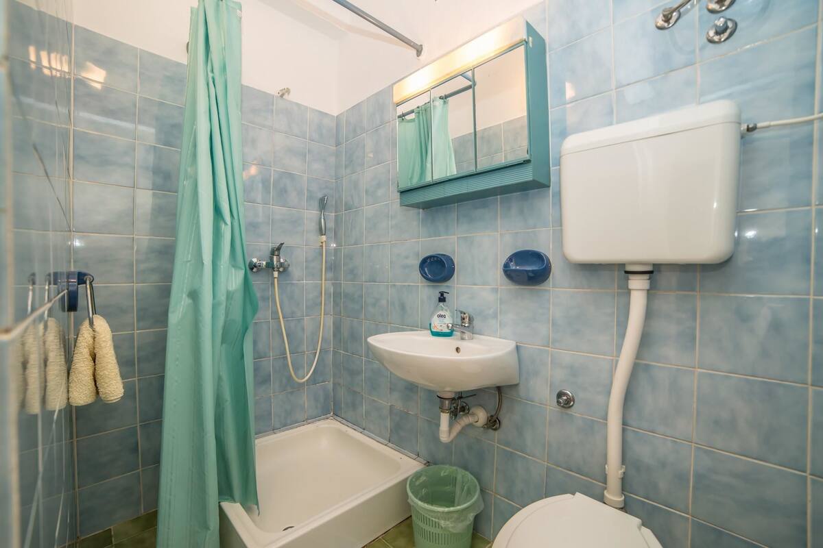 Room, 1 Double Bed | Bathroom