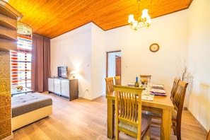 Apartment, Multiple Beds | Private kitchen | Fridge, microwave, stovetop, dishwasher