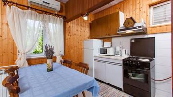 Apartment, Mehrere Betten | Eigene Küche | Herdplatte, Kochgeschirr/Geschirr/Besteck