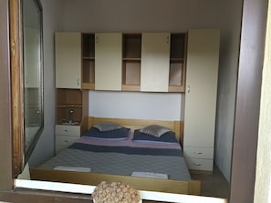 Apartment, Multiple Beds | Free WiFi, bed sheets