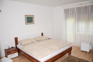 Apartment, Multiple Beds