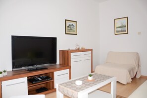 Apartment, Multiple Beds | Living room