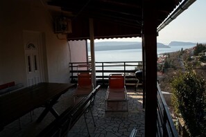 Appartement, plusieurs lits | Balcon