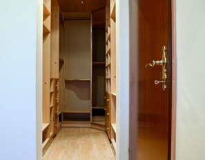 Apartment, Multiple Beds | Iron/ironing board, free WiFi, bed sheets