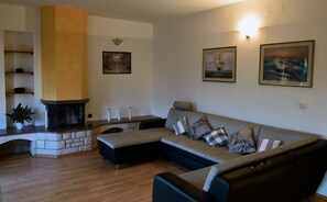 Apartment, Mehrere Betten | Wohnzimmer