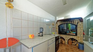 Apartemen, 1 Tempat Tidur Double | Dapur pribadi | Lemari es, oven, kompor, dan peralatan masak/sendok-piring