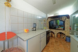 Apartment, 1 Double Bed | Private kitchen - Apartments Marinović Sv.vid (Malinska-Dubasnica)