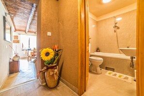 アパートメント ベッド (複数台) | バスルーム | シャワー、深めの浴槽