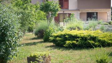 Apartment, Multiple Beds | Garden