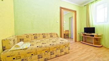Apartment, 1 Double Bed with Sofa bed | Free WiFi, bed sheets