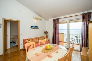 Leilighet, flere senger | Oppholdsrom | TV