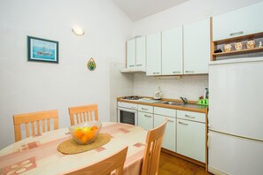 Apartment, Multiple Beds | Private kitchen | Stovetop, cookware/dishes/utensils - Apartments Nives (Podgora)