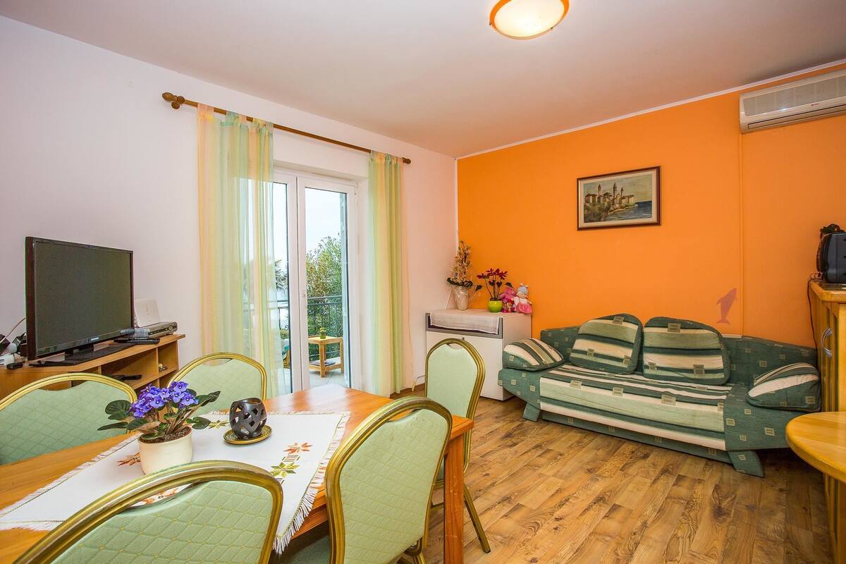 Apartment, Multiple Beds | WiFi (free), bed sheets