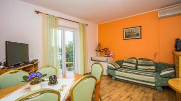 Apartment, Multiple Beds | Free WiFi, bed sheets