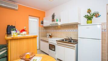 Apartment, Mehrere Betten | Eigene Küche | Herdplatte, Kochgeschirr/Geschirr/Besteck