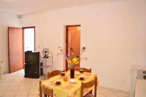 Apartment, 1 Double Bed with Sofa bed | Private kitchen | Stovetop, cookware/dishes/utensils - Apartments Ivica Pakostane (Pakostane)