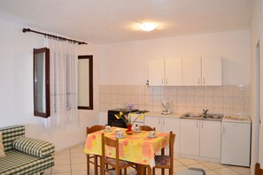 Private kitchen - Apartments Ivica Pakostane (Pakostane)